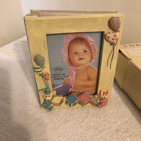 Our Baby Hand Painted Frame Album Holds 80 Photos 4”x6” NIB - Picture 3 of 4